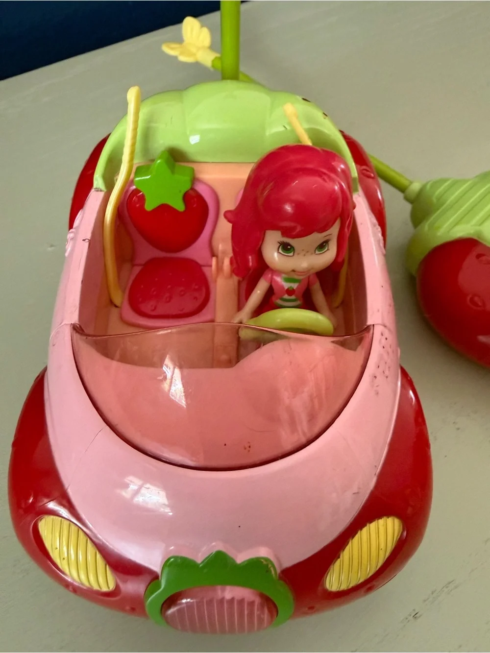 2009 Hasbro Strawberry Shortcake Remote Control Car with Doll-Tested and Working